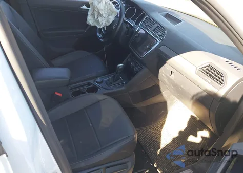 2020 Volkswagen Tiguan 2.0T Se/2.0T Se R-Line Black/2.0T Sel z USA, uszkodzony, nr VIN 3VV2B7AX8LM160329